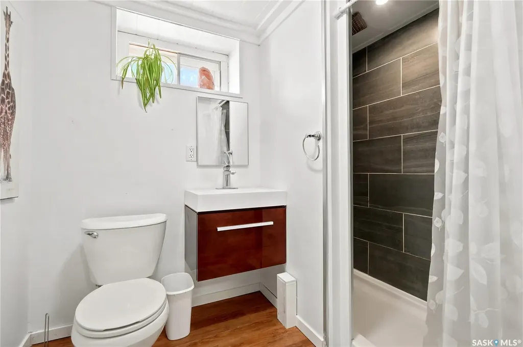2209 Queen Street Regina SK S4T 4C6