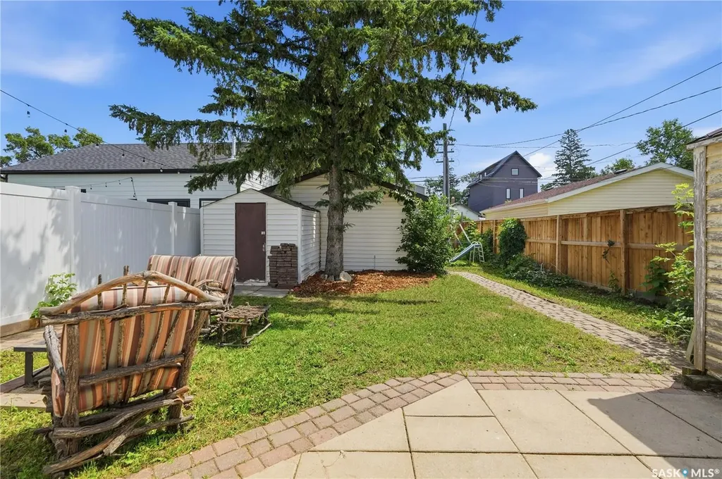 2209 Queen Street Regina SK S4T 4C6