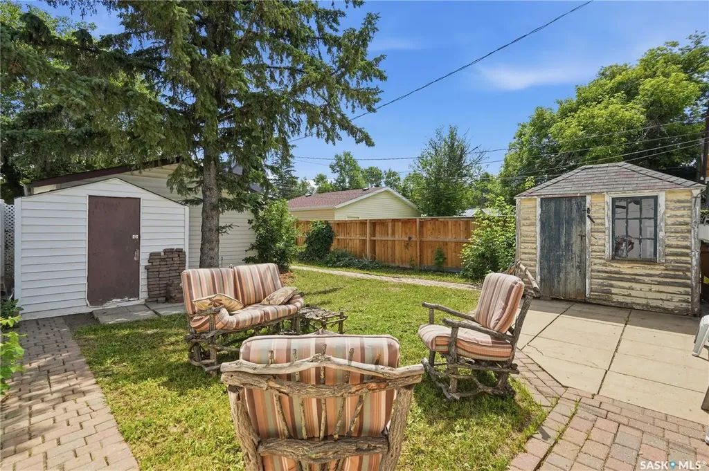 2209 Queen Street Regina SK S4T 4C6