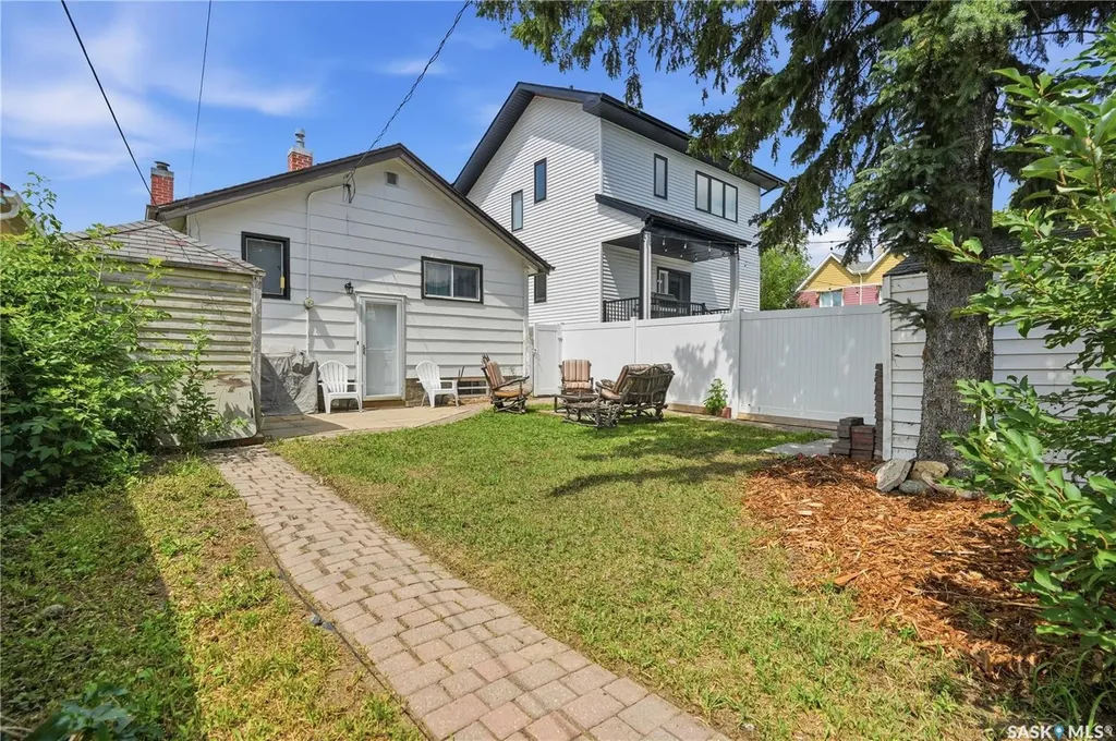 2209 Queen Street Regina SK S4T 4C6