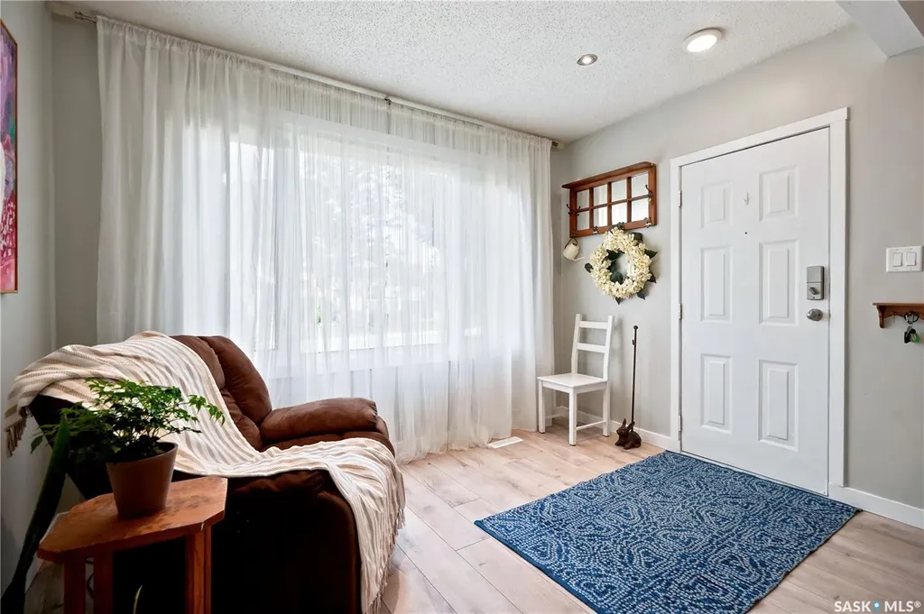 2209 Queen Street Regina SK S4T 4C6