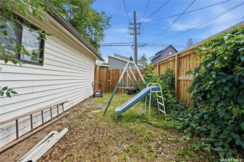 2209 Queen Street Regina SK S4T 4C6