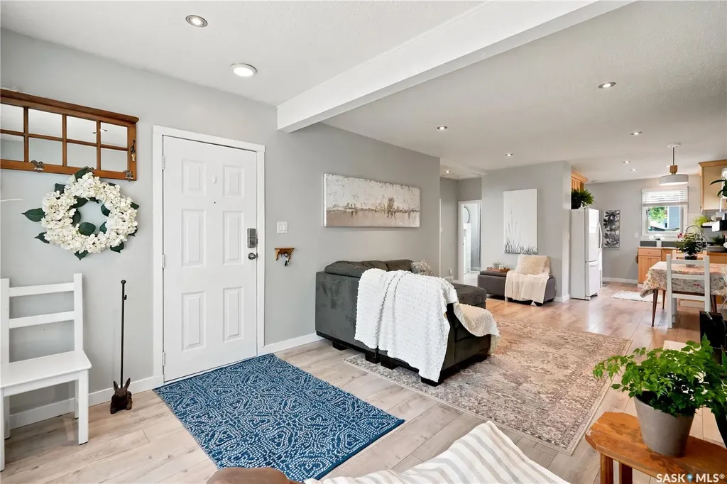 2209 Queen Street Regina SK S4T 4C6
