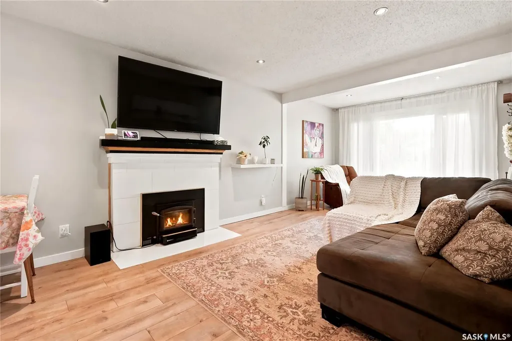 2209 Queen Street Regina SK S4T 4C6