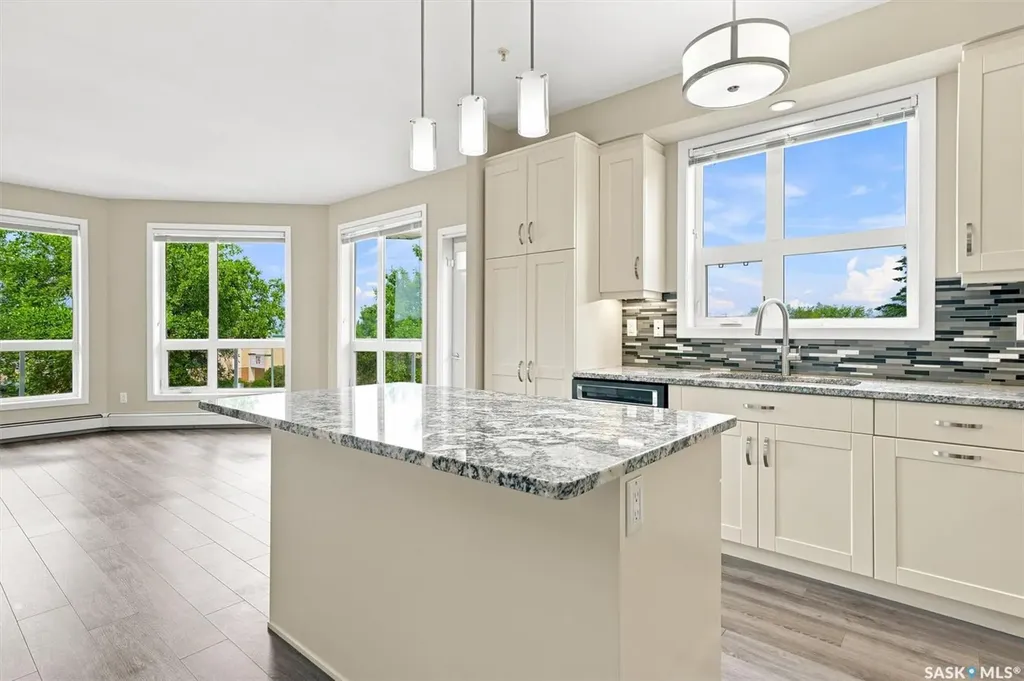 1015 Moss Avenue Saskatoon SK S7H 4J3