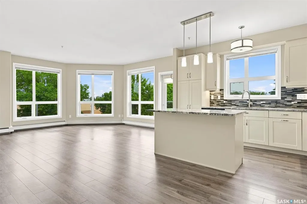 1015 Moss Avenue Saskatoon SK S7H 4J3