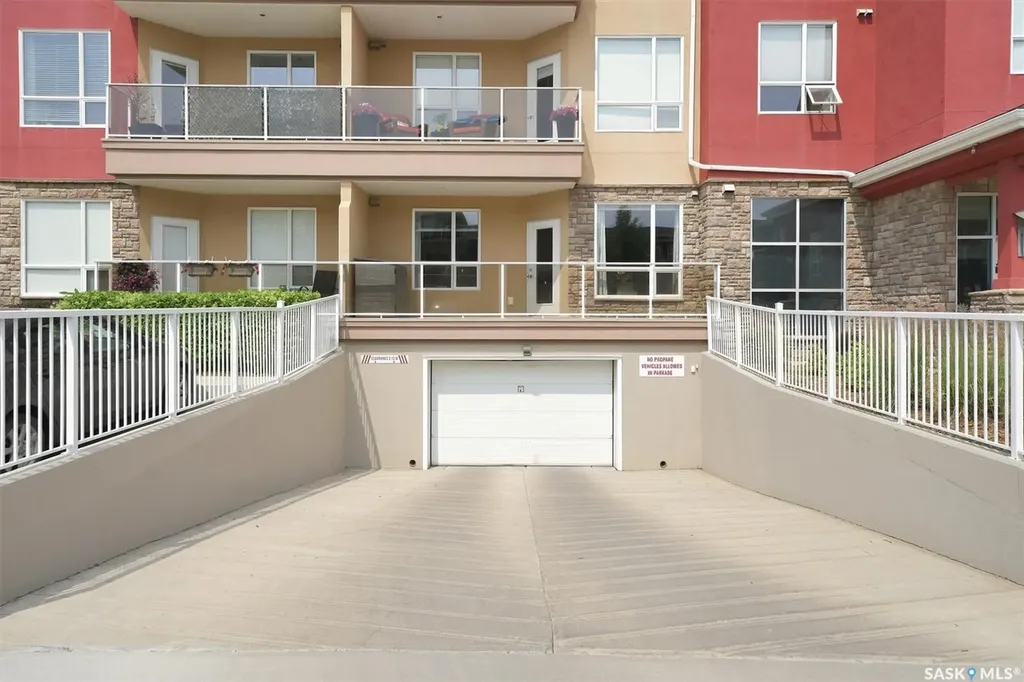 1015 Moss Avenue Saskatoon SK S7H 4J3