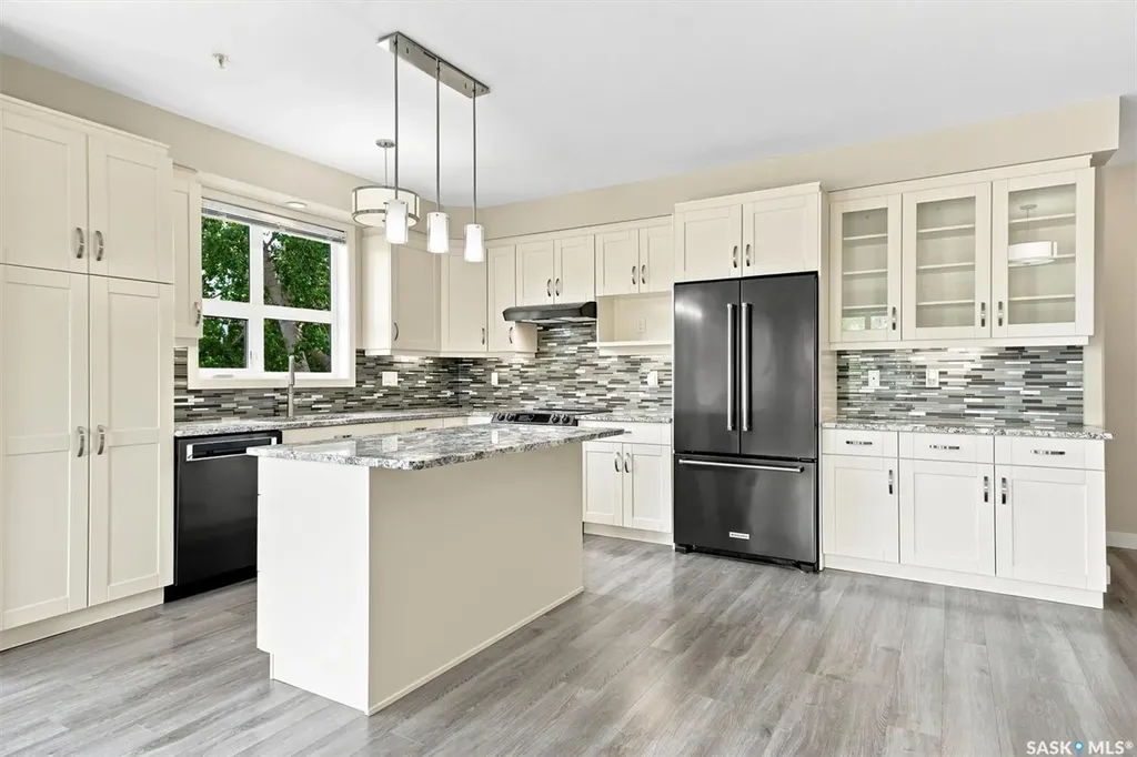 1015 Moss Avenue Saskatoon SK S7H 4J3