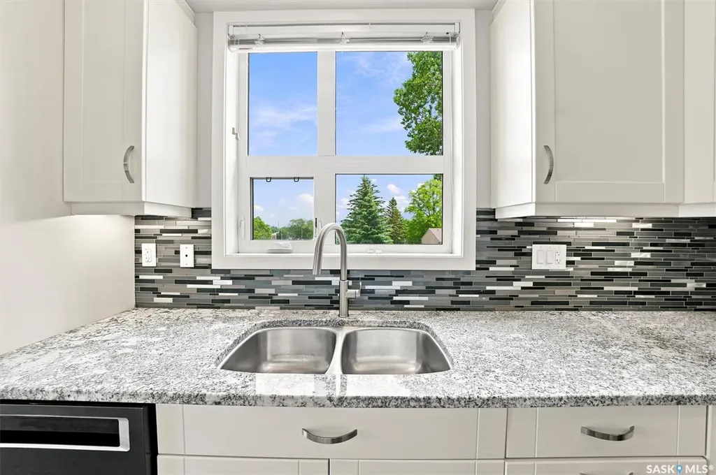 1015 Moss Avenue Saskatoon SK S7H 4J3