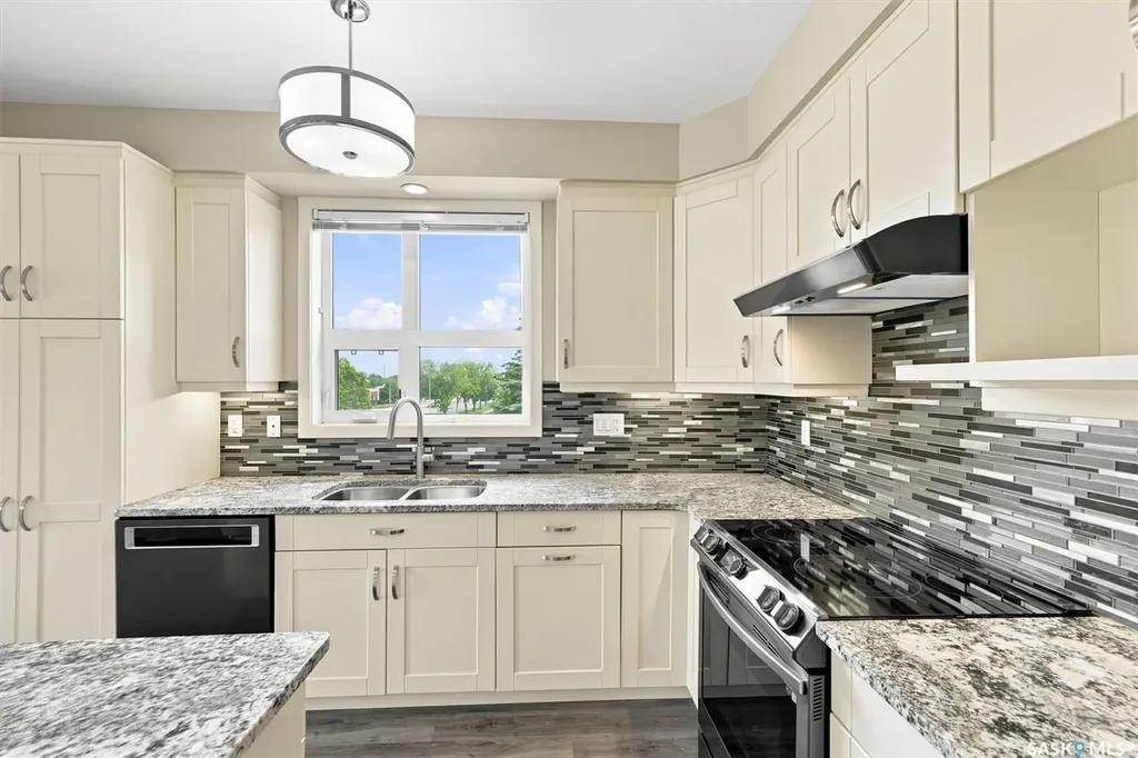 1015 Moss Avenue Saskatoon SK S7H 4J3