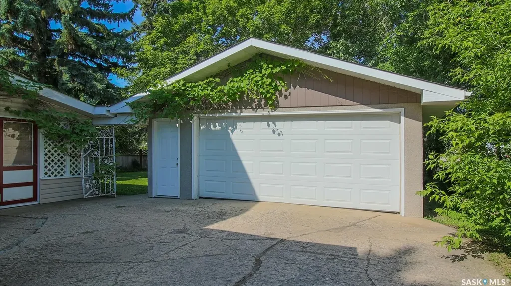2902 Lacon Street Regina SK S4N 2A8