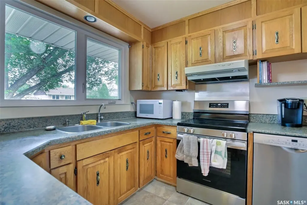 83 Woodward Avenue Regina SK S4R 3H3