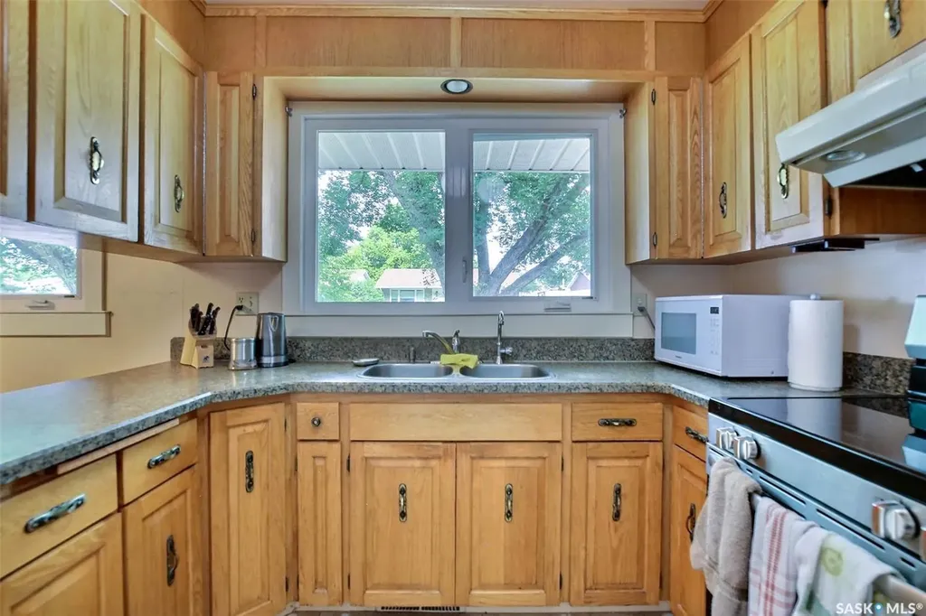 83 Woodward Avenue Regina SK S4R 3H3