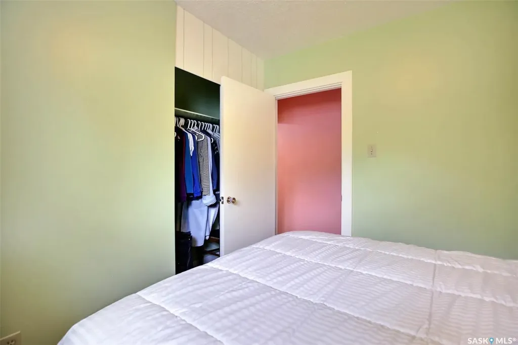 83 Woodward Avenue Regina SK S4R 3H3