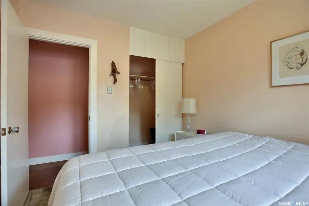 83 Woodward Avenue Regina SK S4R 3H3