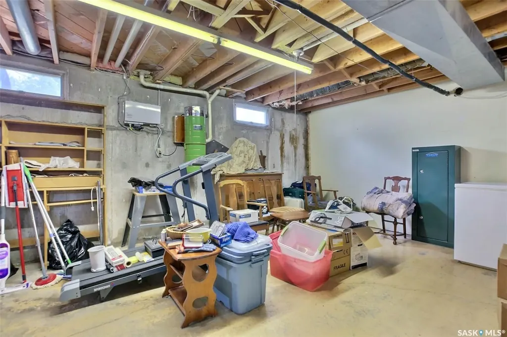 83 Woodward Avenue Regina SK S4R 3H3