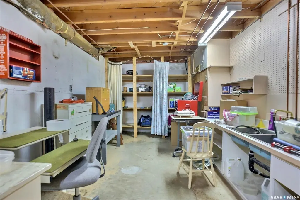 83 Woodward Avenue Regina SK S4R 3H3