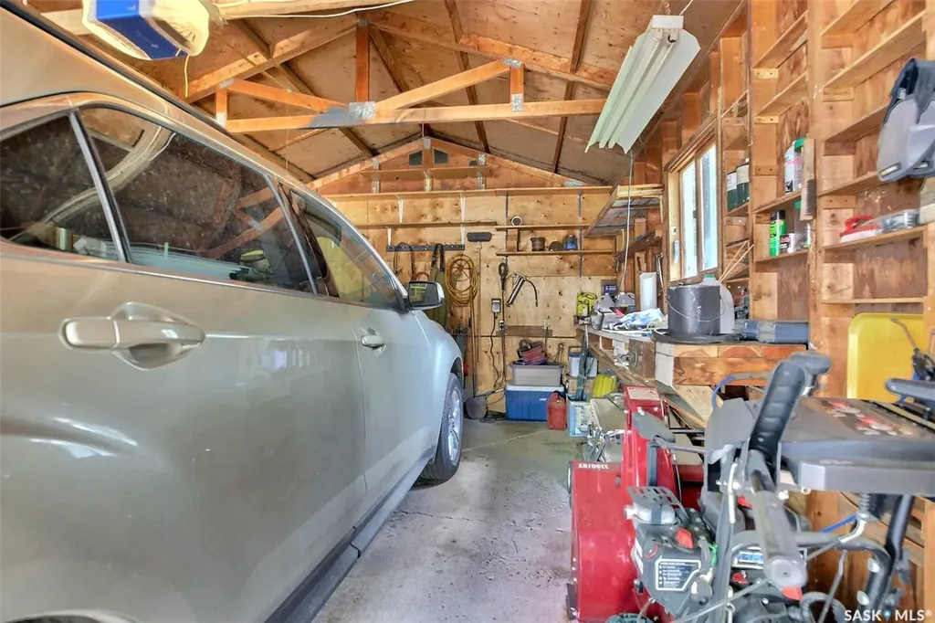 83 Woodward Avenue Regina SK S4R 3H3