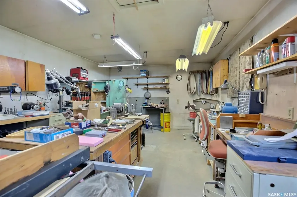 83 Woodward Avenue Regina SK S4R 3H3