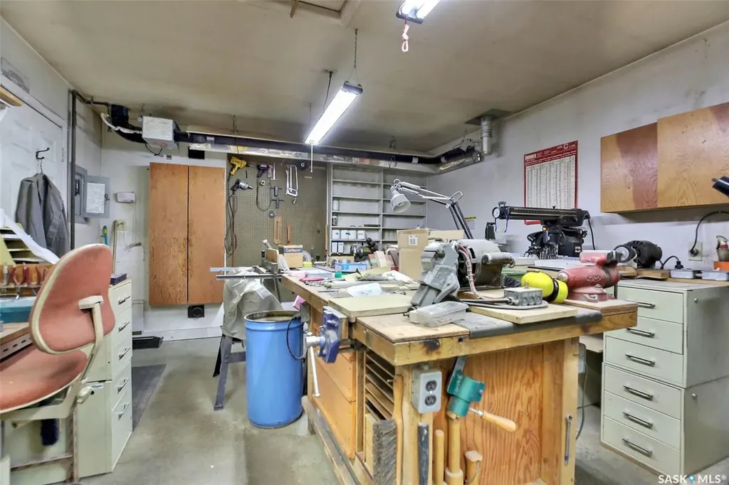 83 Woodward Avenue Regina SK S4R 3H3