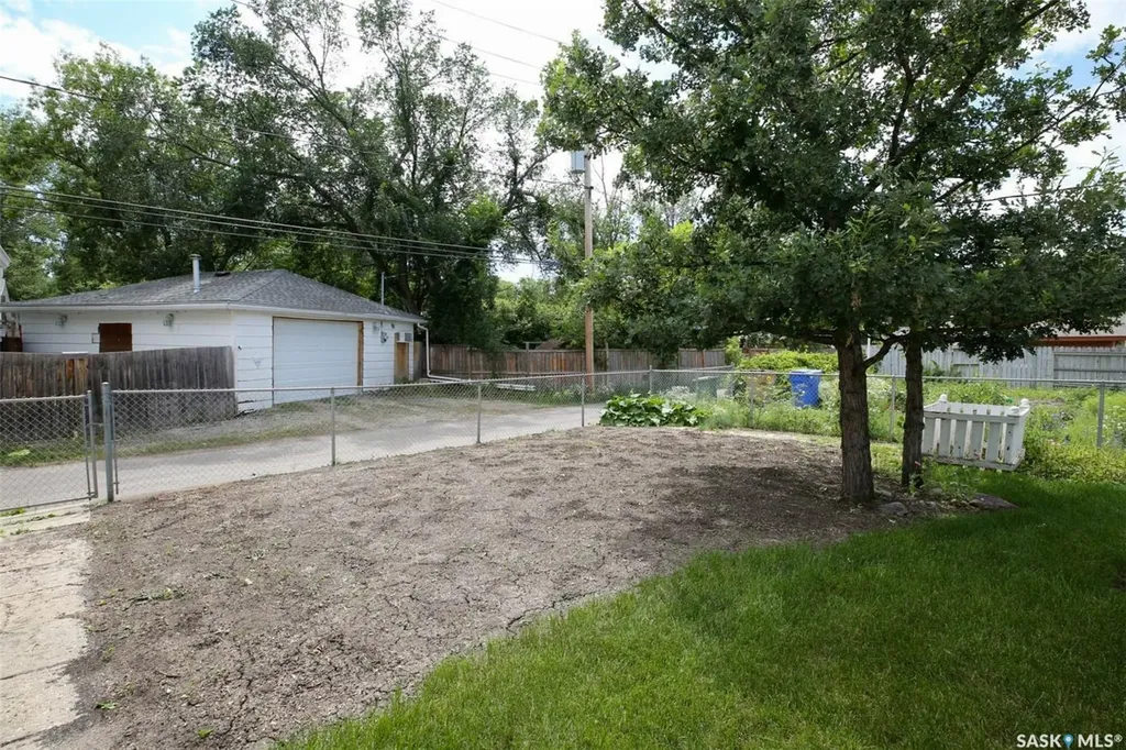 83 Woodward Avenue Regina SK S4R 3H3