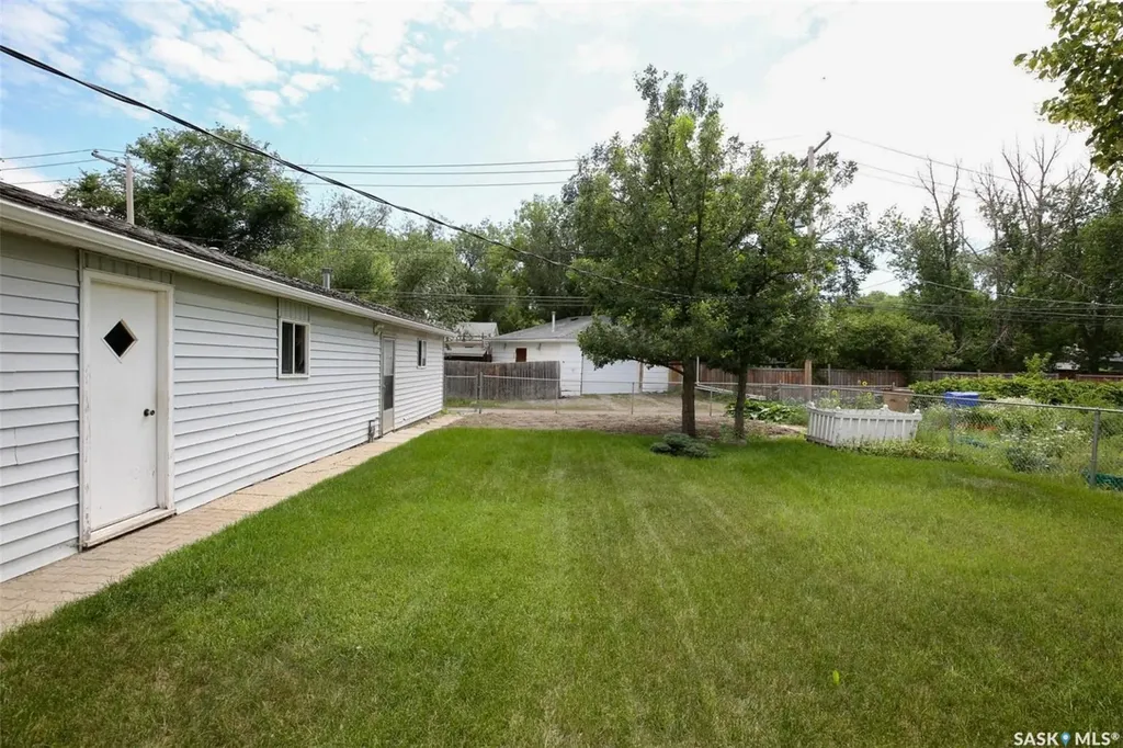 83 Woodward Avenue Regina SK S4R 3H3