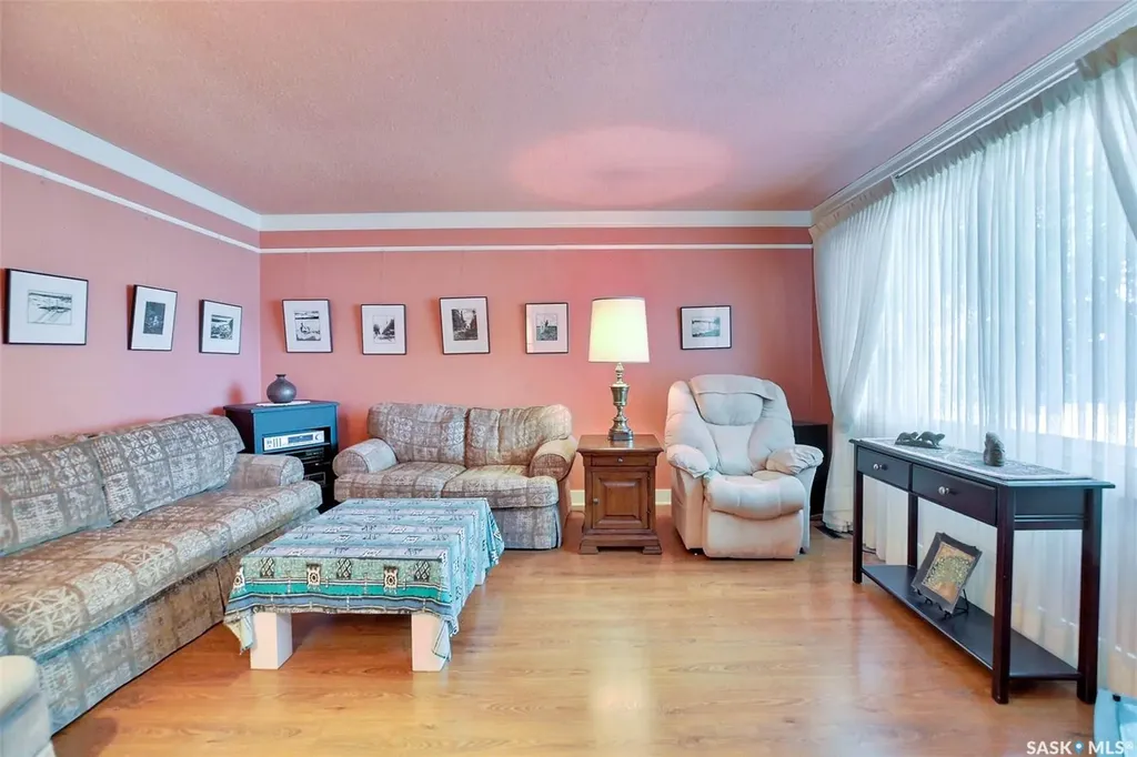 83 Woodward Avenue Regina SK S4R 3H3