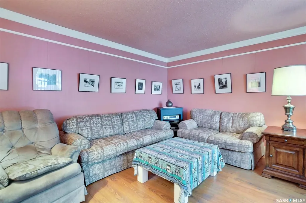 83 Woodward Avenue Regina SK S4R 3H3