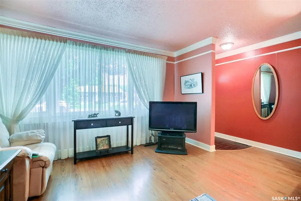 83 Woodward Avenue Regina SK S4R 3H3