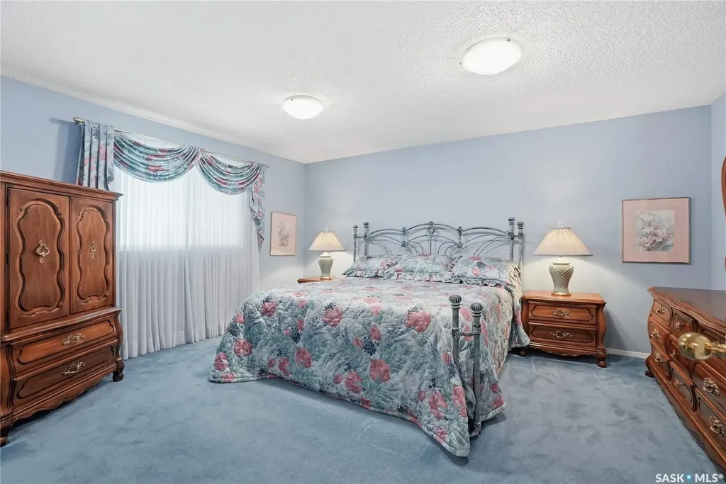 711 Whitewood Court Saskatoon SK S7J 4K5