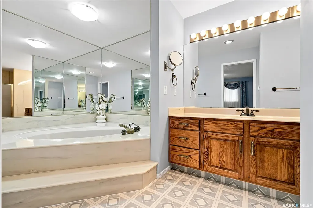 711 Whitewood Court Saskatoon SK S7J 4K5