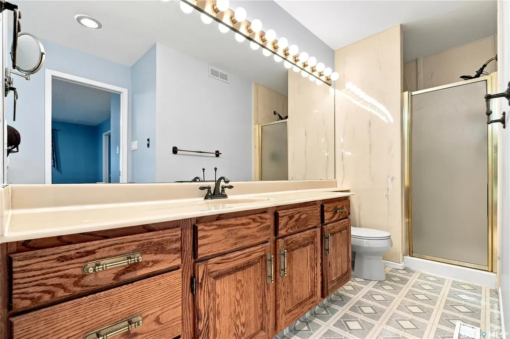 711 Whitewood Court Saskatoon SK S7J 4K5