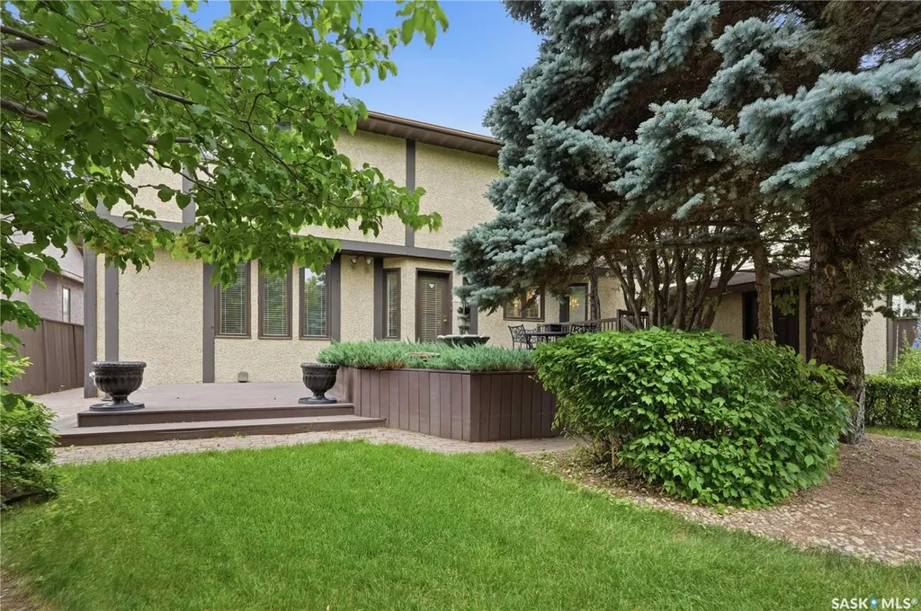 711 Whitewood Court Saskatoon SK S7J 4K5