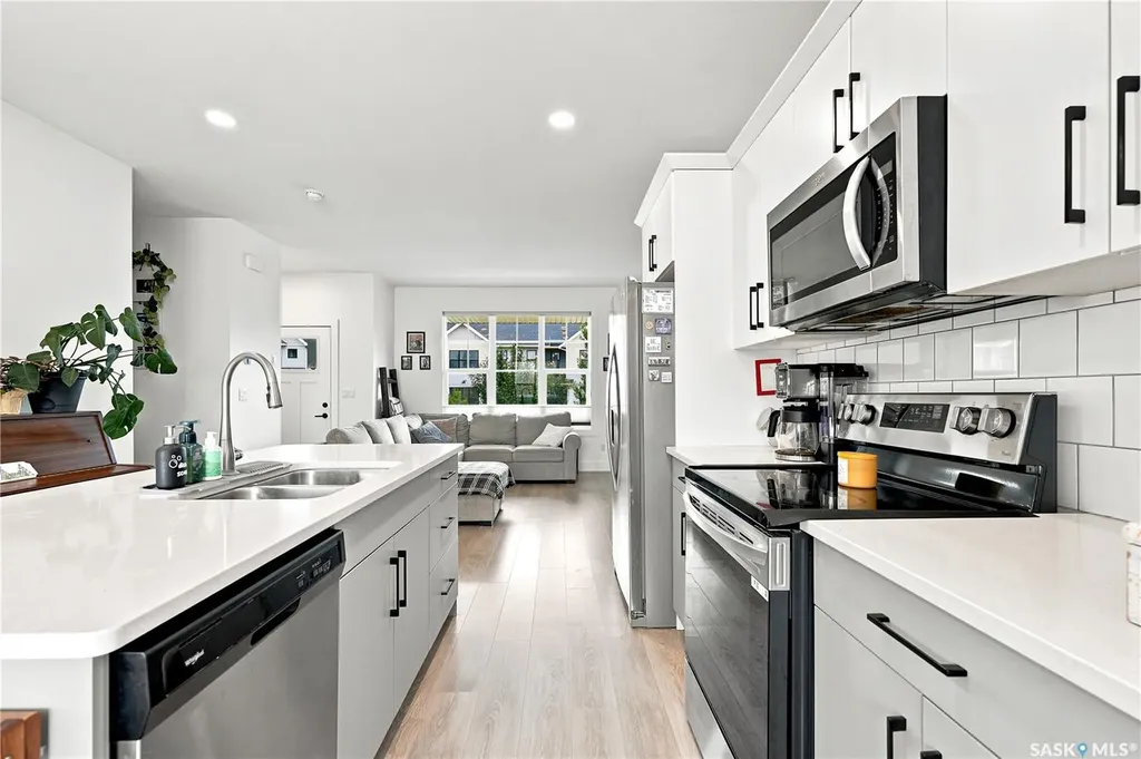 178 Rosewood Boulevard E Saskatoon SK S7V 0P5