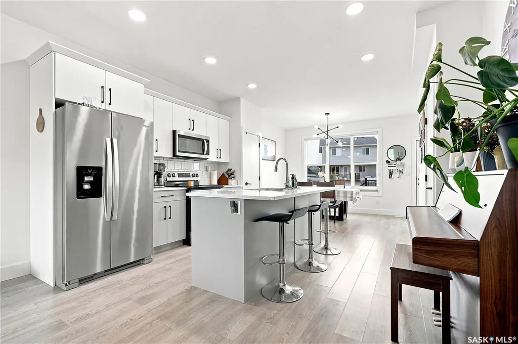 178 Rosewood Boulevard E Saskatoon SK S7V 0P5
