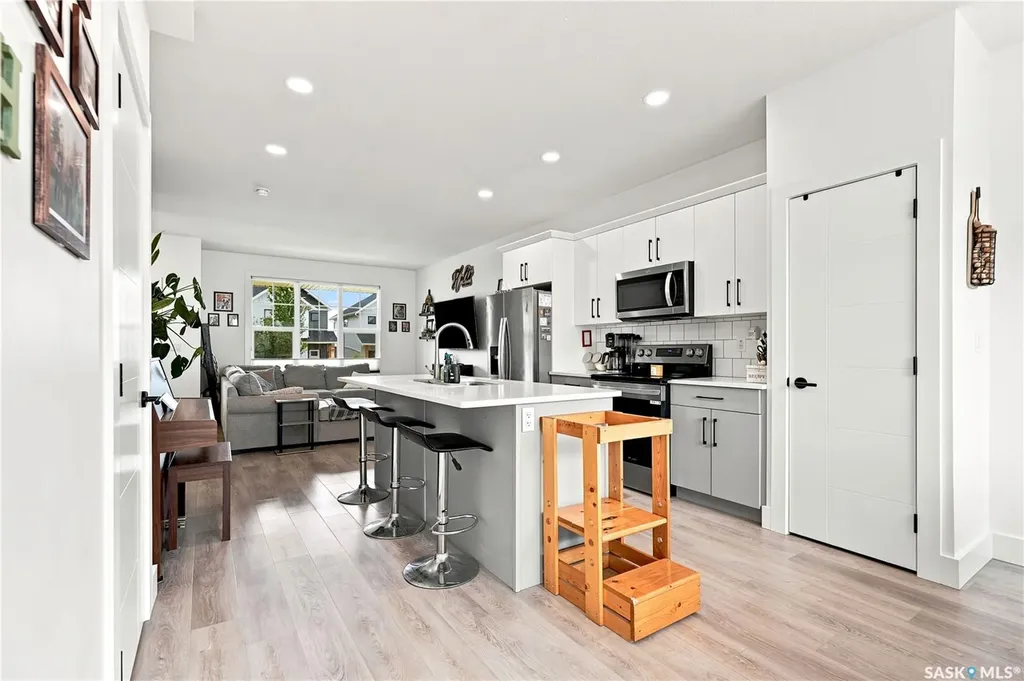 178 Rosewood Boulevard E Saskatoon SK S7V 0P5