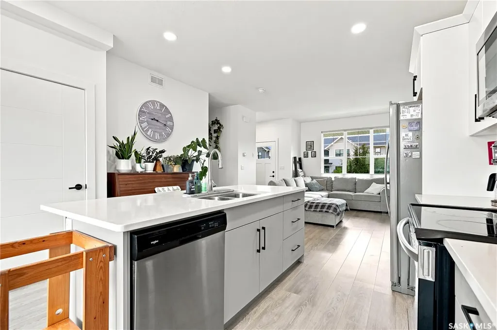 178 Rosewood Boulevard E Saskatoon SK S7V 0P5
