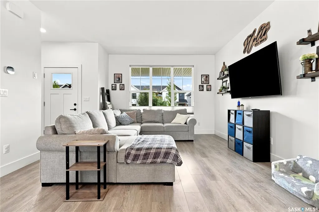 178 Rosewood Boulevard E Saskatoon SK S7V 0P5