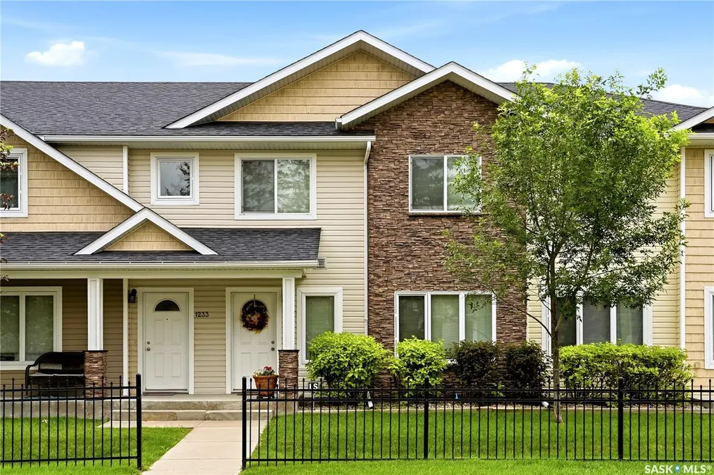 1237 Grey Street Regina SK S4T 1G7