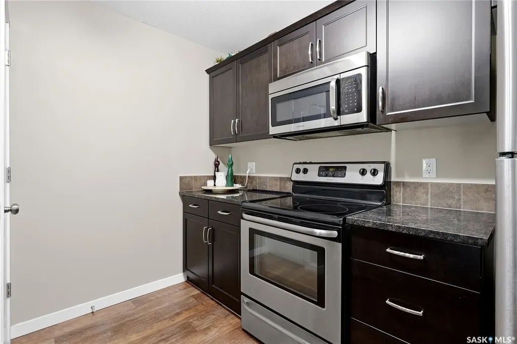 1237 Grey Street Regina SK S4T 1G7