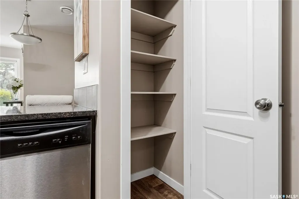 1237 Grey Street Regina SK S4T 1G7