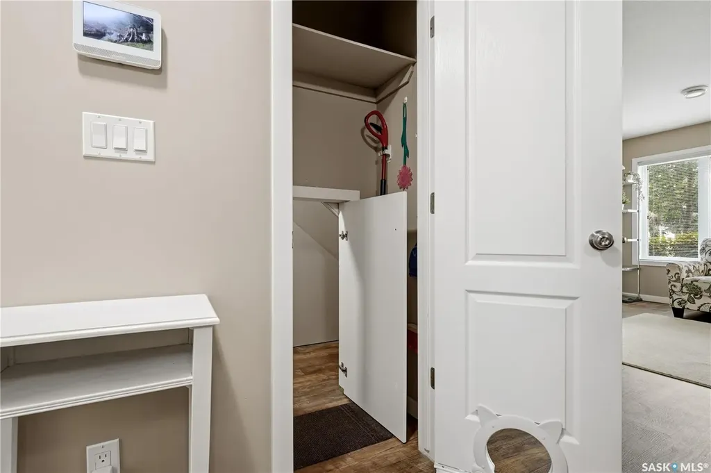 1237 Grey Street Regina SK S4T 1G7