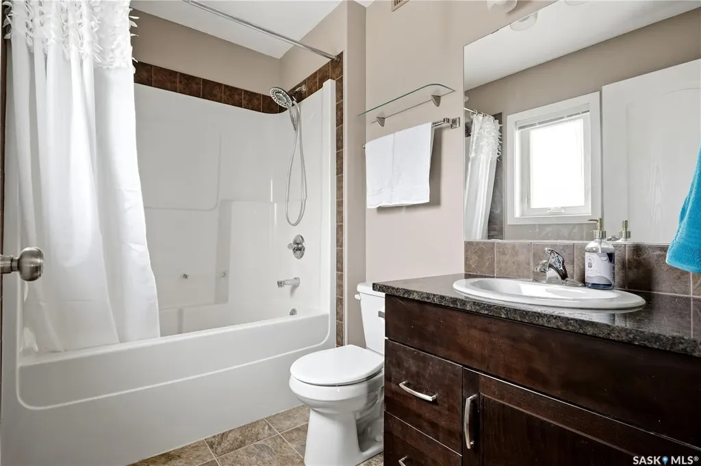 1237 Grey Street Regina SK S4T 1G7