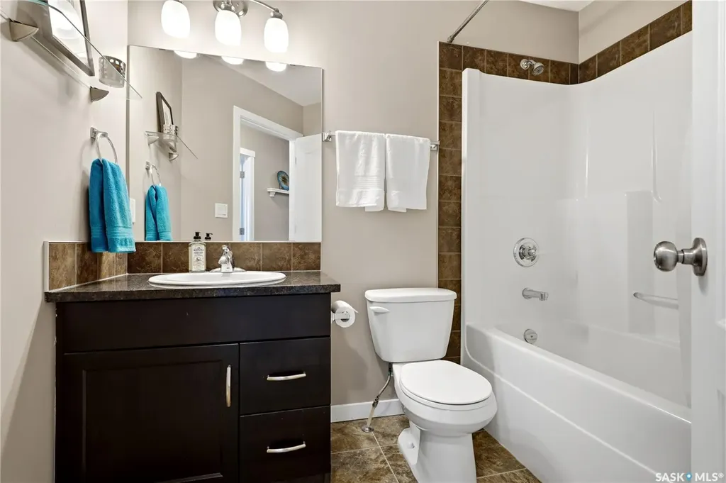 1237 Grey Street Regina SK S4T 1G7