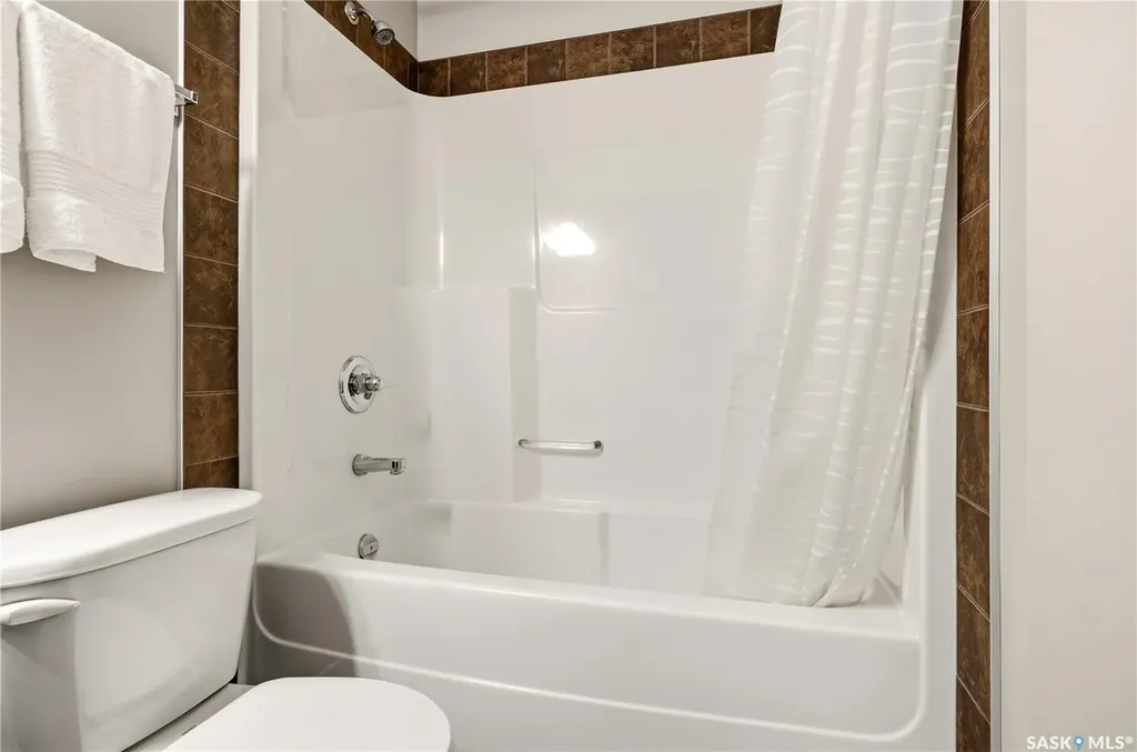 1237 Grey Street Regina SK S4T 1G7