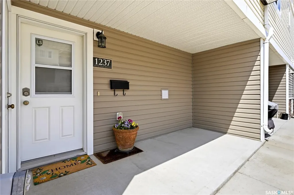 1237 Grey Street Regina SK S4T 1G7
