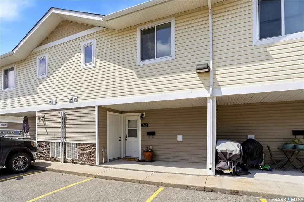 1237 Grey Street Regina SK S4T 1G7