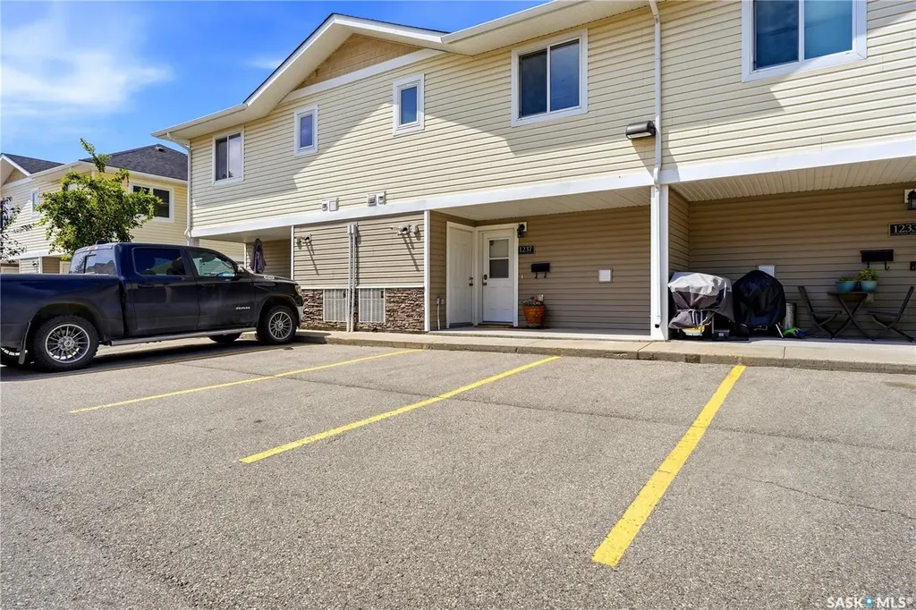 1237 Grey Street Regina SK S4T 1G7