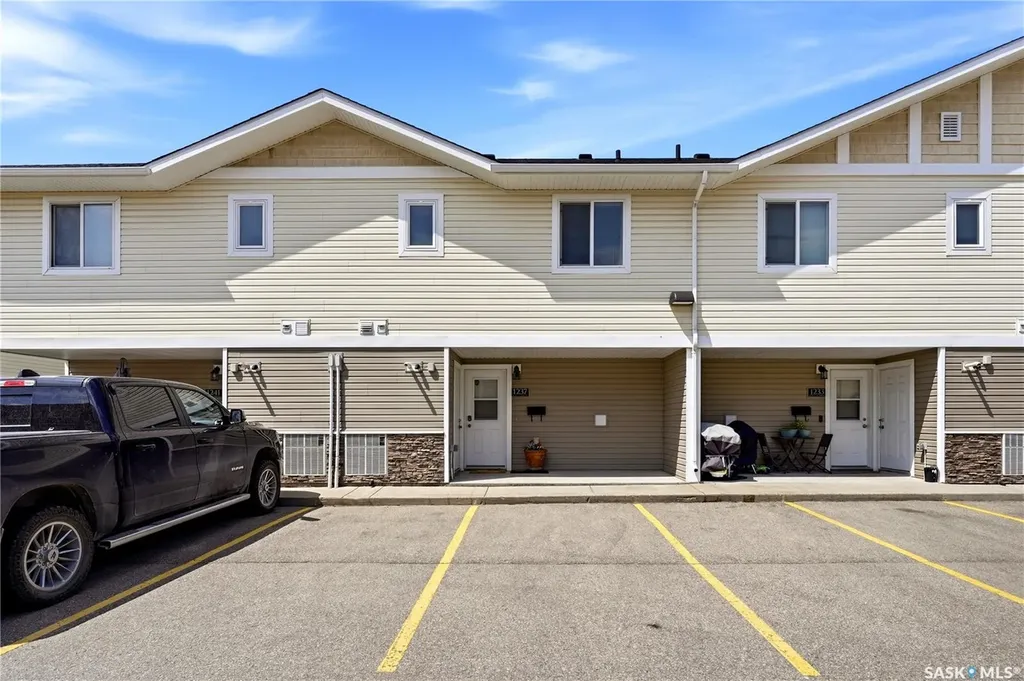 1237 Grey Street Regina SK S4T 1G7