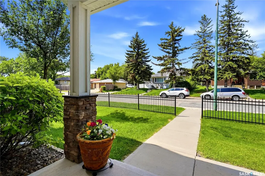 1237 Grey Street Regina SK S4T 1G7